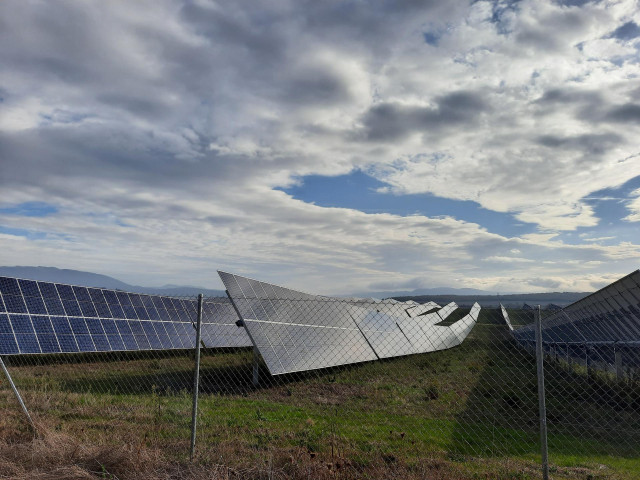 Archivo - Parque de placas solares ubicado en Álava.