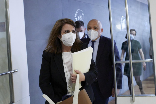 La vicesecretaria general del PSOE y portavoz del Grupo Parlamentario Socialista en el Congreso, Adriana Lastra, a su llegada a una rueda de prensa posterior a una Junta de Portavoces