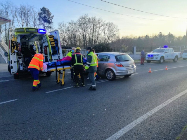 Archivo - Accidente por colisión de dos turismos.