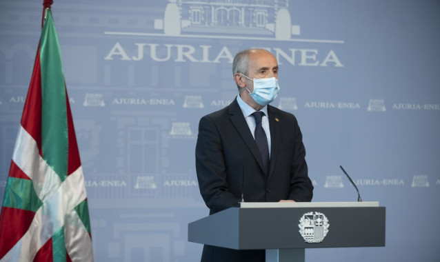 Archivo - El vicelehendakari primero del Gobierno Vasco y consejero de Interior, Josu Erkoreka