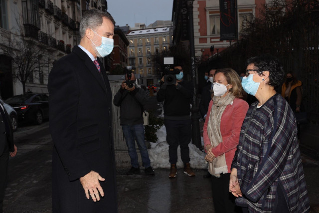 Archivo - El Rey Felipe VI y la ministra de Asuntos Exteriores, Unión Europea y Cooperación, Arancha González Laya