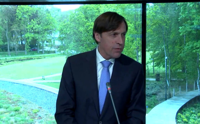 El consejero delegado de Triodos Bank, Jeroen Rijpkema, durante la asamblea general anual del banco, celebrada en Holanda el 21 de mayo de 2021.