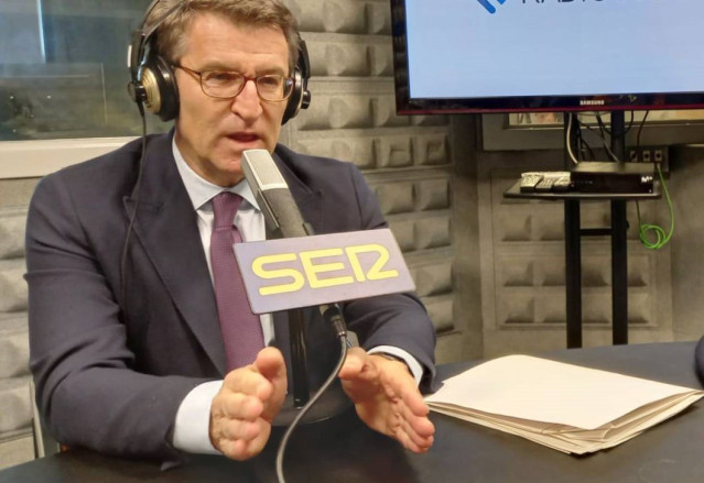 Archivo - El presidente de la Xunta y del PPdeG, Alberto Núñez Feijóo, en una entrevista para la Cadena Ser.