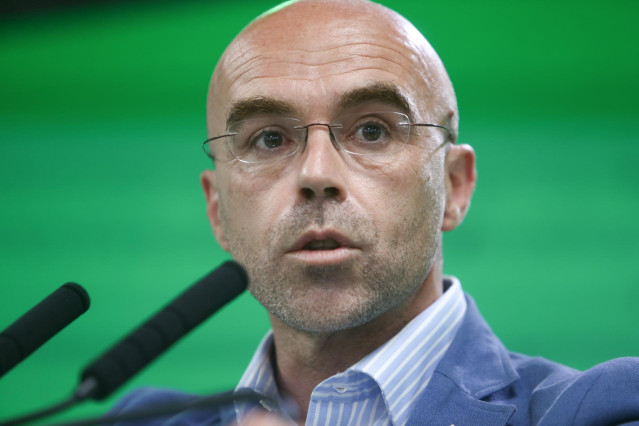 El vicepresidente primero de Acción Política y eurodiputado de Vox, Jorge Buxadé, ofrece una rueda de prensa.