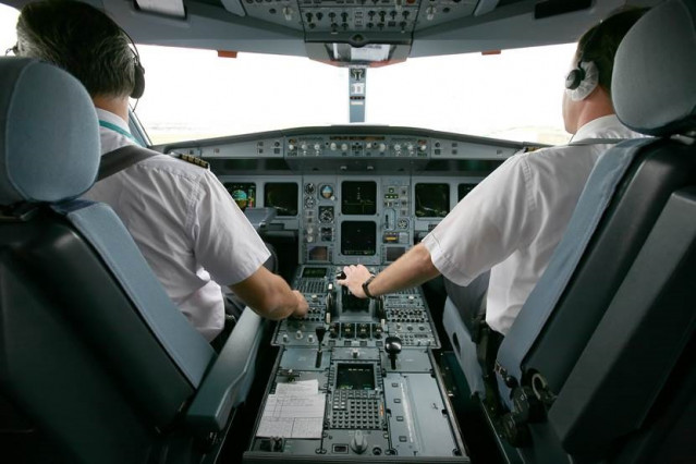 Archivo - Pilotos de Iberia.