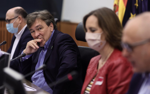 El diputado de Teruel Existe, Tomás Guitarte, interviene en una rueda de prensa convocada ante los medios en el Congreso de los Diputados, a 25 de mayo de 2021, en Madrid, (España).