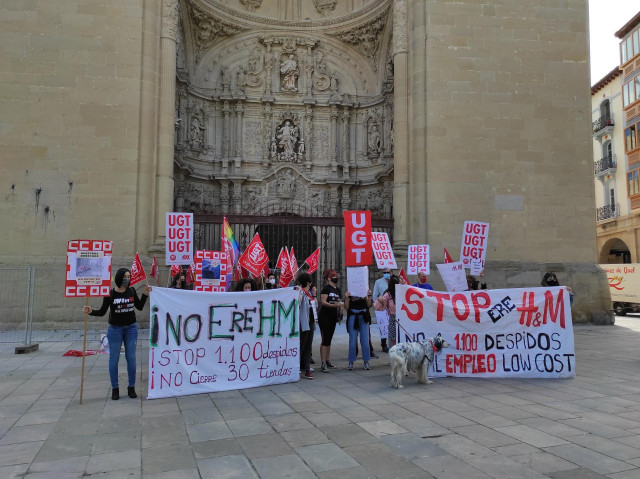 Concentración trabajadoras de H&M contra el ERE de la compañía textil