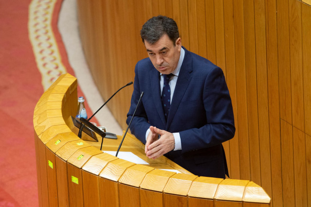 El conselleiro de Cultura, Educación e Universidade, Román Rodríguez, presenta en el pleno el proyecto de Ley de reconocimiento de la Universidad Intercontinental de la Empresa