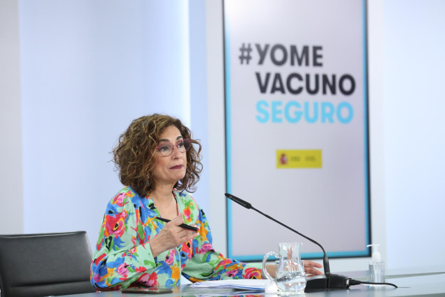 La ministra portavoz y ministra de Hacienda, María Jesús Montero comparece en rueda de prensa, posterior al Consejo de Ministros, en el Complejo La Moncloa, a 25 de mayo de 2021, en Madrid (España).