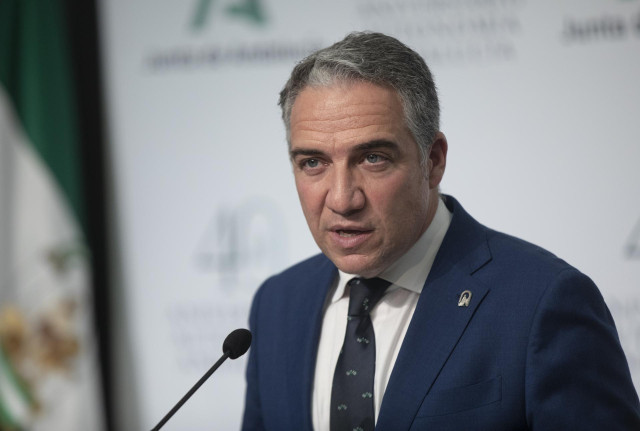 El consejero de la Presidencia, Administración Pública e Interior y portavoz del Gobierno andaluz, Elías Bendodo, durante su intervención en la rueda de prensa semanal posterior a la reunión del Consejo de Gobierno de la Junta de Andalucía en el Palacio d