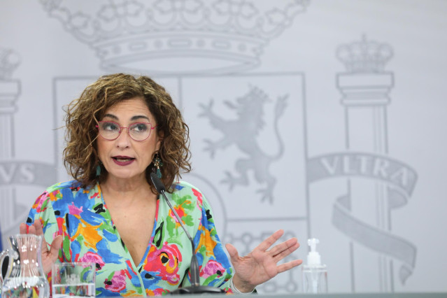 La ministra portavoz y ministra de Hacienda, María Jesús Montero comparece en rueda de prensa, posterior al Consejo de Ministros, en el Complejo La Moncloa, a 25 de mayo de 2021, en Madrid (España)