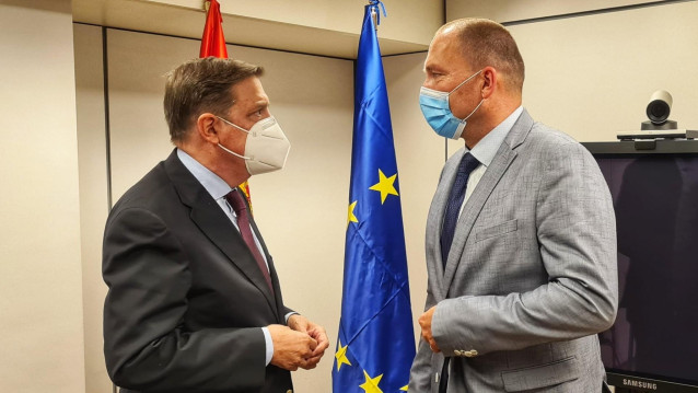 El Ministro De Agricultura, Pesca Y Alimentación, Luis Planas, En Una Reunión En Bruselas Con Su Homólogo Esloveno, Joze Podgorsek,