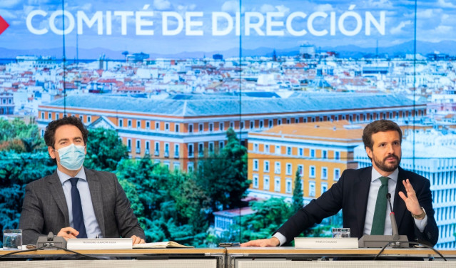 Archivo - El líder del PP, Pablo Casado, preside la reunión del comité de dirección del PP. En la imagen junt al secretario general del partido, Teodoro García Egea. En Madrid, a 18 de abril de 2021.