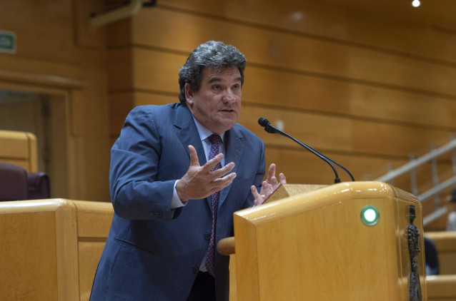 El ministro de Inclusión, Seguridad Social y Migraciones, José Luis Escrivá, interviene durante una sesión de control al Gobierno en el Senado, a 25 de mayo de 2021, en Madrid (España). En este pleno, el Gobierno se enfrenta, entre otras, a preguntas rela