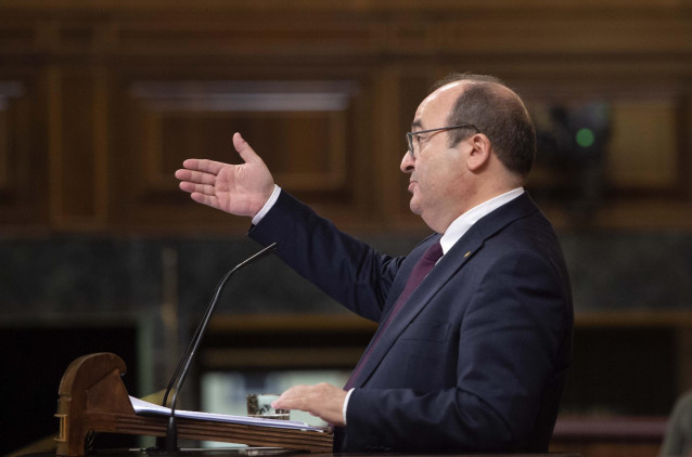 El ministro de Política Territorial y Función Pública, Miquel Iceta, interviene en una sesión de control al Gobierno, a 19 de mayo de 2021, en el Congreso de los Diputados, Madrid, (España). Entre otras cuestiones, este pleno está marcado por la crisis mi