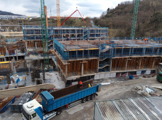Obras de construcción de viviendas en Bilbao