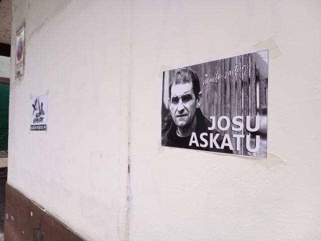 Archivo - Cartel de apoyo a Josu Ternera en su pueblo natal