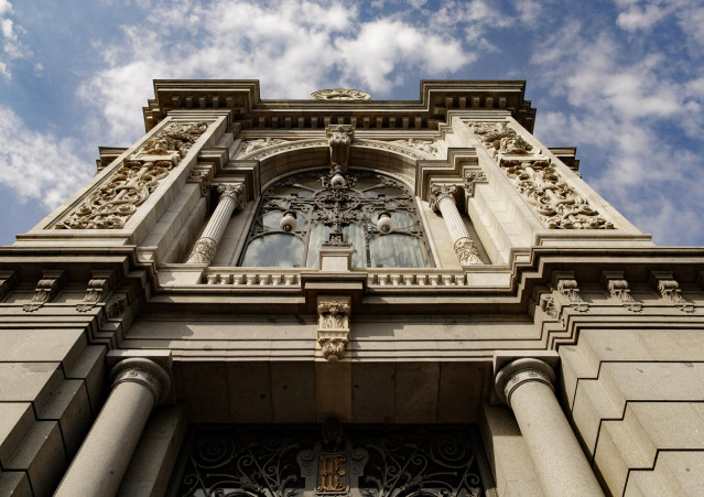 Archivo - Fachada del edificio del Banco de España situada en la confluencia del Paseo del Prado y la madrileña calle de Alcalá.