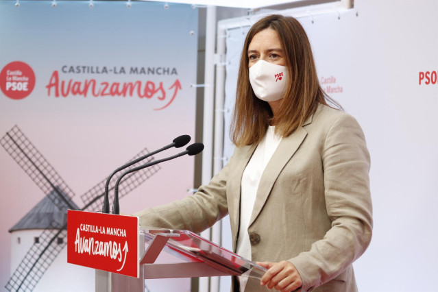 La vicesecretaria del PSOE de Toledo y diputada nacional, Esther Padilla, en rueda de prensa.