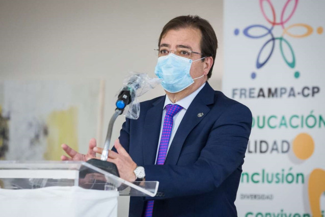 Fernández Vara en el XVII encuentro regional de Asociaciones de Madres y Padres de Alumnos y Alumnas de Freampa.