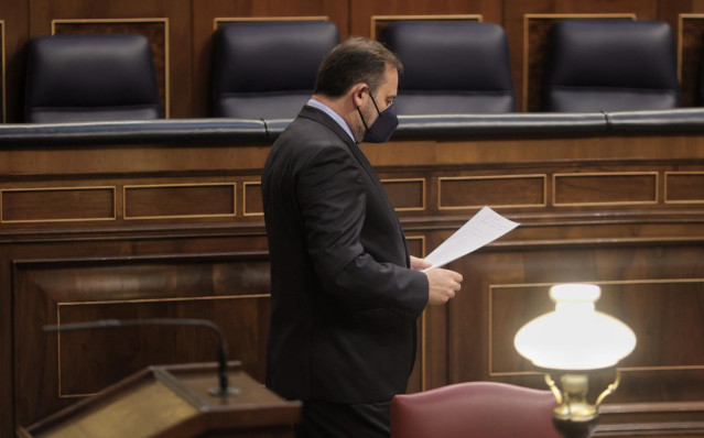 El ministro de transportes, José Luis Ábalos, en una sesión de control al Gobierno en el Congreso