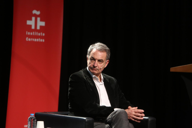 Archivo - El expresidente del Gobierno José Luis Rodríguez Zapatero, participa en el coloquio 'Azaña y la cultura como vocación política', en el Instituto Cervantes, en Madrid (España), a 20 de enero de 2021. (Foto de archivo).