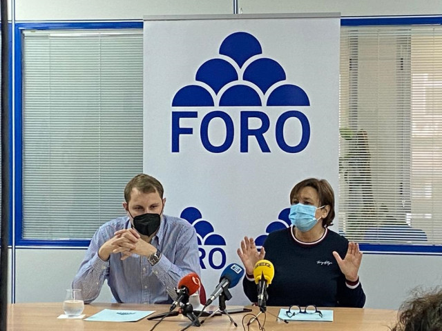 Archivo - Los dirigentes de Foro Adrián Pumares y Carmen Moriyón.