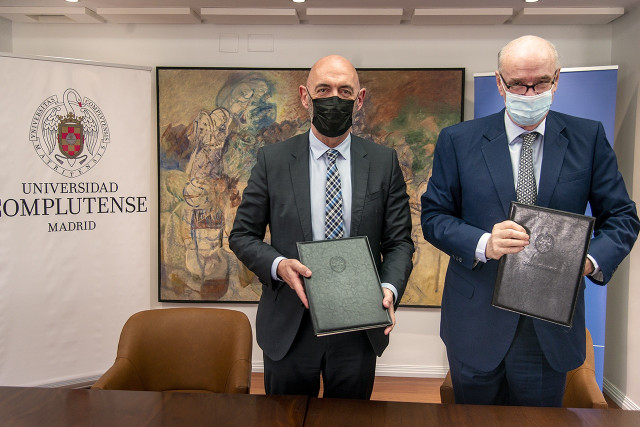 Archivo - El representante de CAF en Europa, José Antonio García Belaunde, y el rector de la Universidad Complutense de Madrid, Joaquín Goyache Goñi