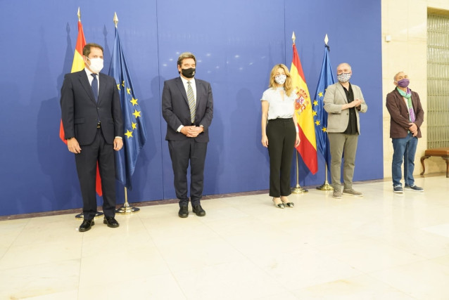 Firma de la prórroga de los ERTE. De izda a dcha: Gerardo Cuerva (Cepyme), José Luis Escrivá (ministro de Inclusión), Yolanda Díaz (vicepresidenta tercera y ministra de Trabajo), Unai Sordo (CCOO) y Pepe Álvarez (UGT)
