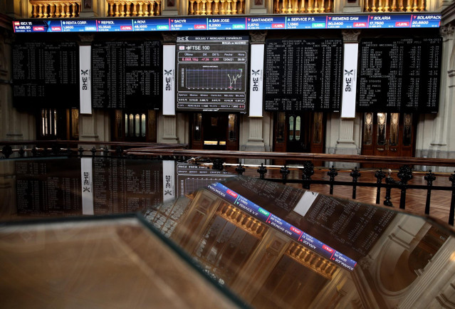 Archivo - Interior del edificio de la Bolsa, a 12 de abril de 2021, en Madrid (España).