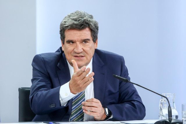 El ministro de Inclusión, Seguridad Social y Migraciones, José Luis Escrivá, comparece en una rueda de prensa posterior al Consejo de Ministros extraordinario, en el Complejo de La Moncloa, a 27 de mayo de 2021, en Madrid (España). Este consejo extraordin