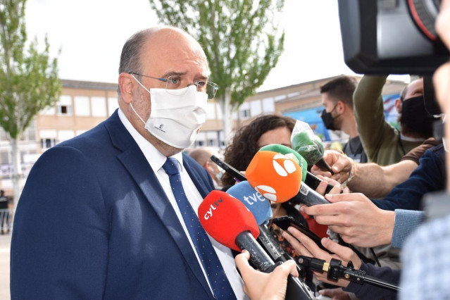 El vicepresidente de C-LM, José Luis Martínez Guijarro, participa en la Feria PRESURA.