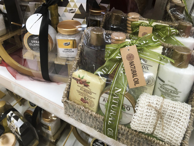 Archivo - Selección de productos de perfumería