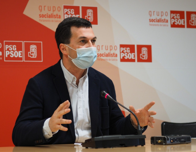 El secretario xeral del PSdeG, Gonzalo Caballero, en rueda de prensa.
