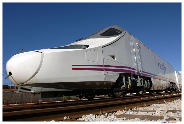 Archivo - Tren Alvia 130 de Renfe