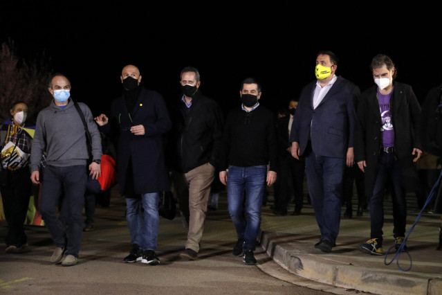 Archivo - (i-d) El exconseller de JxCat, Jordi Turull, el exconseller de Exteriores, Raül Romeva, el exconseller de Interior de la Generalitat Joaquim Forn, el expresidente de la ANC y exdiputado de JxCat, Jordi Sànchez, el líder de ERC Oriol Junqueras y