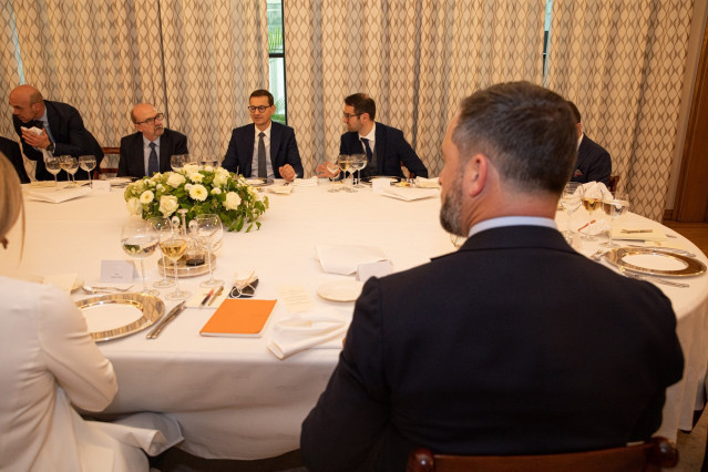Abascal se reúne con el primer ministro de Polonia.