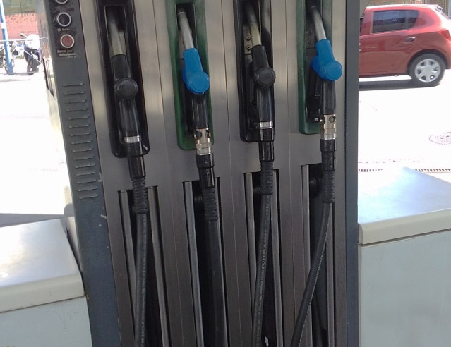 Vecinos de Getafe celebran que el Ayuntamiento deniegue una licencia para instalar una gasolinera junto a sus casas
