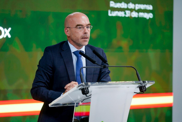 El vicepresidente primero de Acción Política y eurodiputado de Vox, Jorge Buxadé, ofrece una rueda de prensa tras la reunión del Comité de Acción Política, a 31 de mayo de 2021, en la Sede Nacional de Vox, Madrid, (España). Durante la comparecencia, Buxad