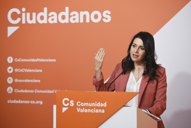 La presidenta de Ciudadanos, Inés Arrimadas, durante una rueda de prensa en Valencia.
