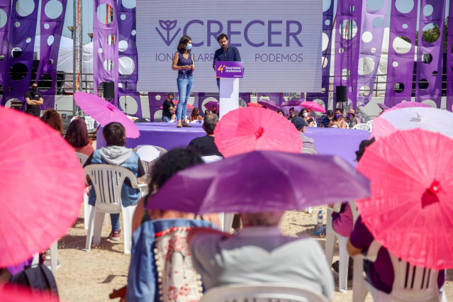 Los candidatos a secretarios generales de Unidas Podemos, Javier Sánchez y la portavoz nacional de Podemos, Isa Serra, bajo la lista `Crecer´, intervienen en la IV Asamblea Ciudadana Estatal de Podemos, a 12 de junio de 2021, en el Auditorio Parque de Luc