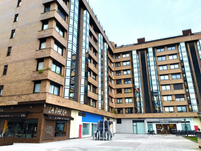 Archivo - Pisos en Oviedo. Recursos de compraventa y alquiler de viviendas de segunda mano en la Plaza Ángel González.