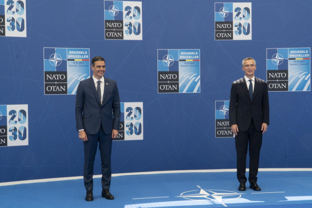 El presidente del Gobierno, Pedro Sánchez, y el secretario general de la OTAN, Jens Stoltenberg