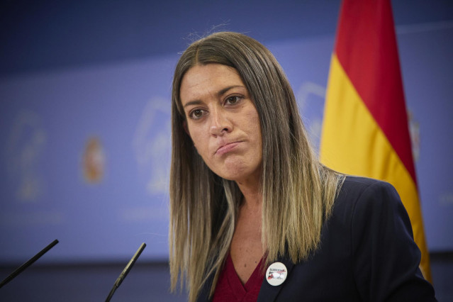 La portavoz de Junts per Catalunya, Miriam Nogueras, interviene en una rueda de prensa anterior a una Junta de Portavoces del Congreso.