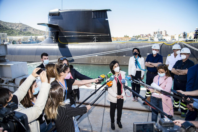 Archivo - La ministra de Defensa, Margarita Robles, visita el submarino S-81 'Isaac Peral' en Cartagena