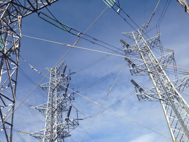 Archivo - Torres de alta tensión, electricidad, luz