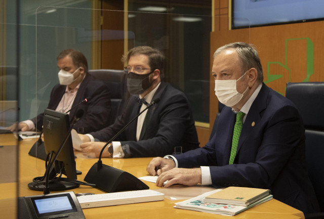 Comparecencia del consejero de Economía y Hacienda, Pedro Azpiazu, en el Parlamento Vasco para informar sobre el plan Euskadi Next