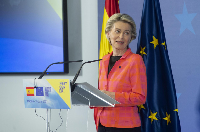 La presidenta de la Comisión Europea, Ursula von der Leyen, interviene después de su reunión con el presidente del Gobierno, en la sede de Red Eléctrica de España, a 16 de junio de 2021, en Alcobendas, Madrid (España). La Comisión Europea ha dado hoy el v