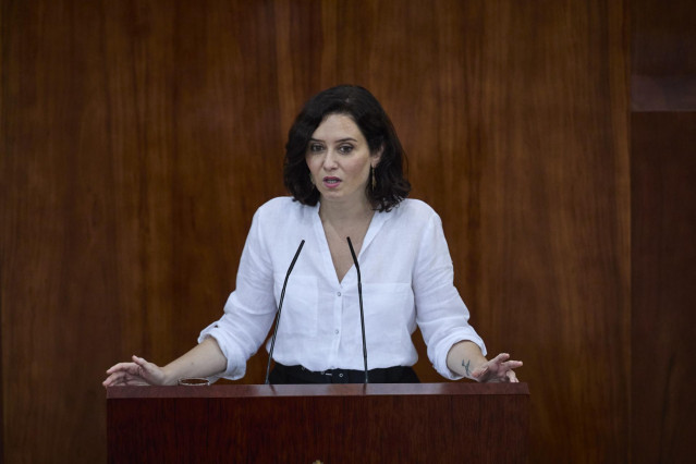 La presidenta en funciones de la Comunidad de Madrid, Isabel Díaz Ayuso, interviene en la segunda sesión del pleno de su investidura en la Asamblea de Madrid, a 18 de junio de 2021, en Madrid (España).