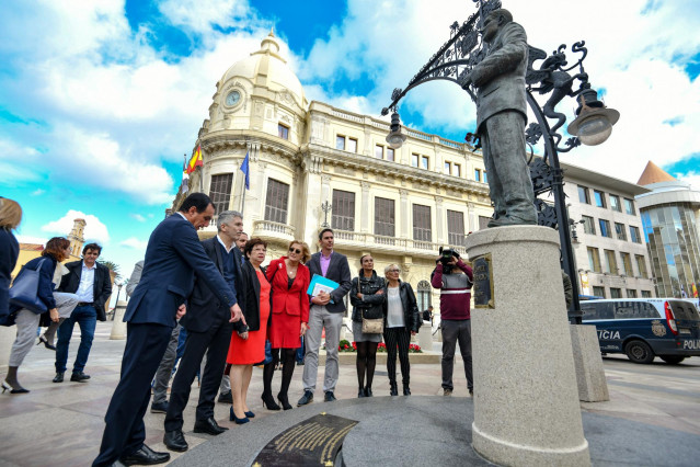 Archivo - El ministro del Interior, Fernando Grande-Marlaska, en una visita a Ceuta
